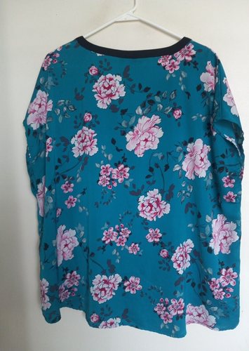 Top túnica TORRID "2" 2X verde rosa floral manga corta dobladillo alto - Imagen 3 de 3