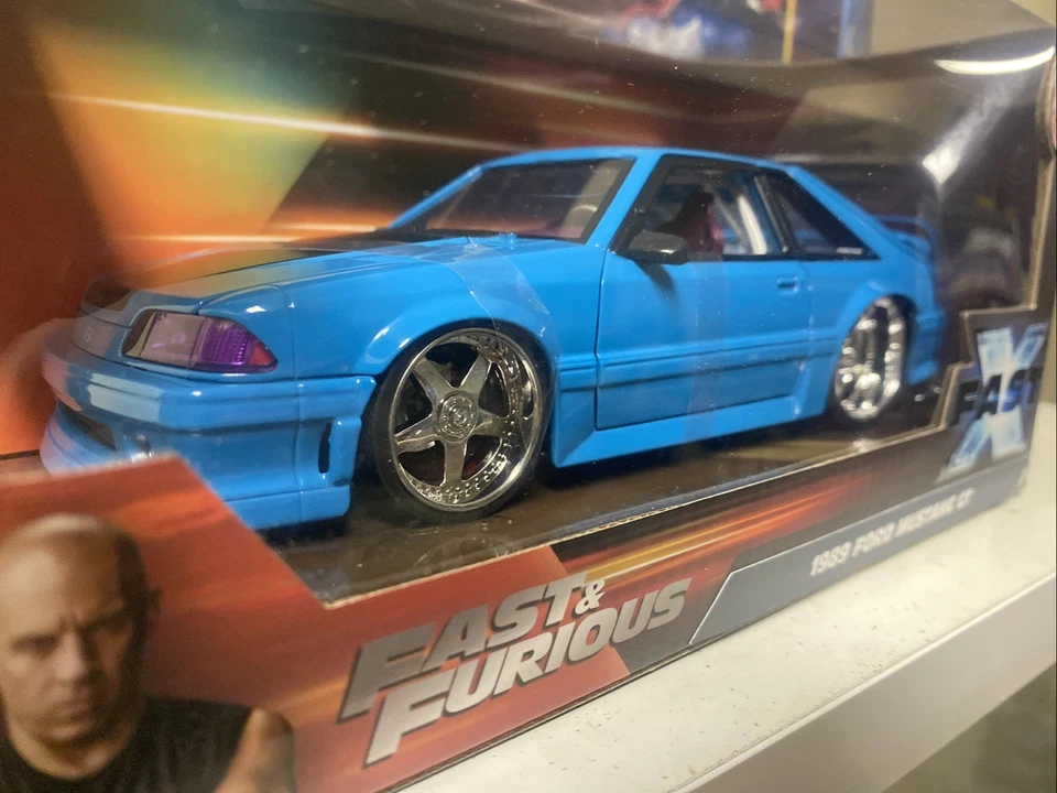 Jada Toys 1989 Ford Mustang GT Fox Body/w aros cromados atualizados e interior - Imagem 3 de 4