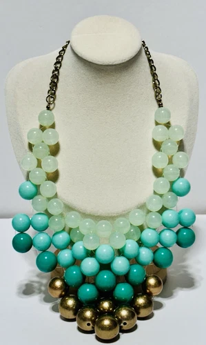 VETEMENTS Collana Mila con perline acriliche tono oro e verde dichiarazione 16 pollici