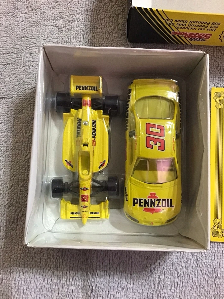1997 ROBERTO GUERRERO #21 & JOHNY BENSON #30 Pennzoil  1/64 Diecast Set - Image 2 of 4
