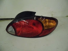 99 00 HYUNDIA ELANTRA RT. TAIL LIGHT QTR MTD SDN 292303