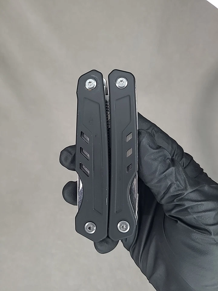 Multiherramienta Ozark Trail 17 en 1 con estuche Foto 2 de 4