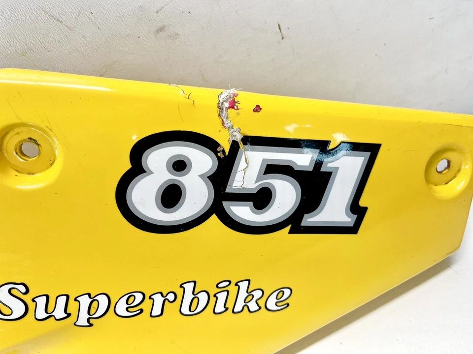 Panel de carenado trasero izquierdo genuino Ducati 851 Strada 48230061A grietas amarillas Foto 4 de 4