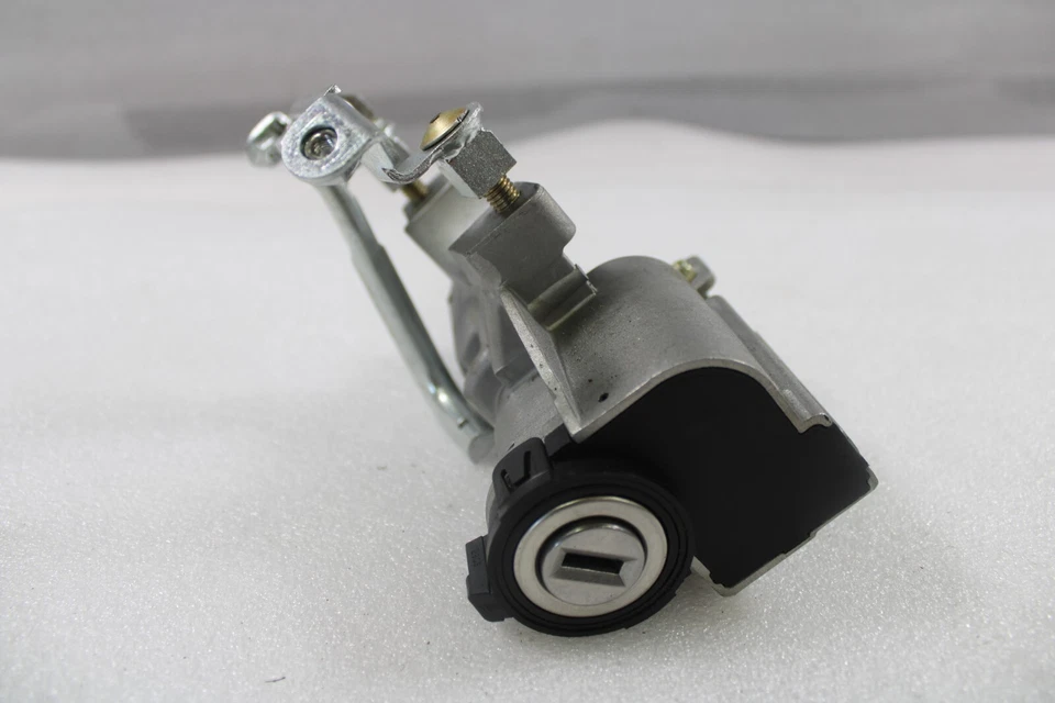 Ferrari 599 GTB, Interruptor de Ignição Completo com Chave e Fechaduras de Porta, Usado P/N 223867 - Imagem 4 de 4