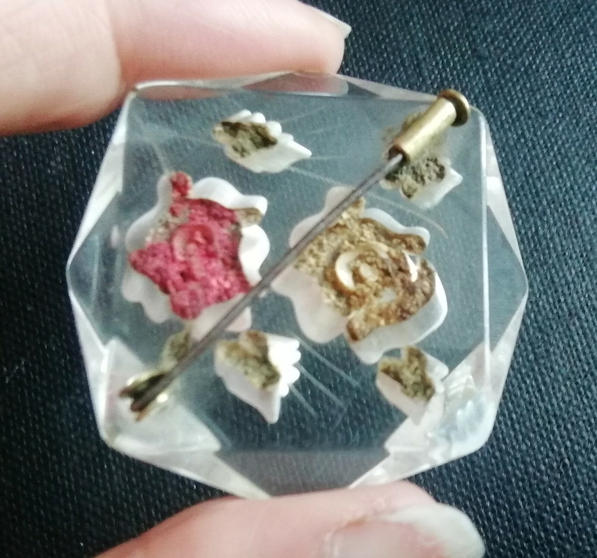 Broche en plexiglas - Bijoux Anciens Schaffner