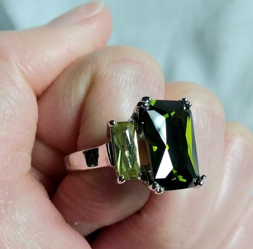 Peridot August Birthstone 18kGE Silver Tone Cocktail Statement Ring Size 7.5 - Picture 14 of 22