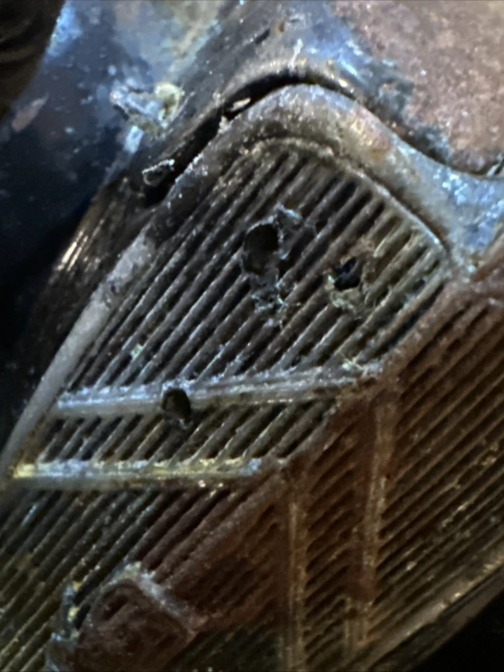 1952 Citroen T/A - Saigon Vietnam - Barn Find Cars- 1:18 DiECAST - Ruined - Image 3 of 4