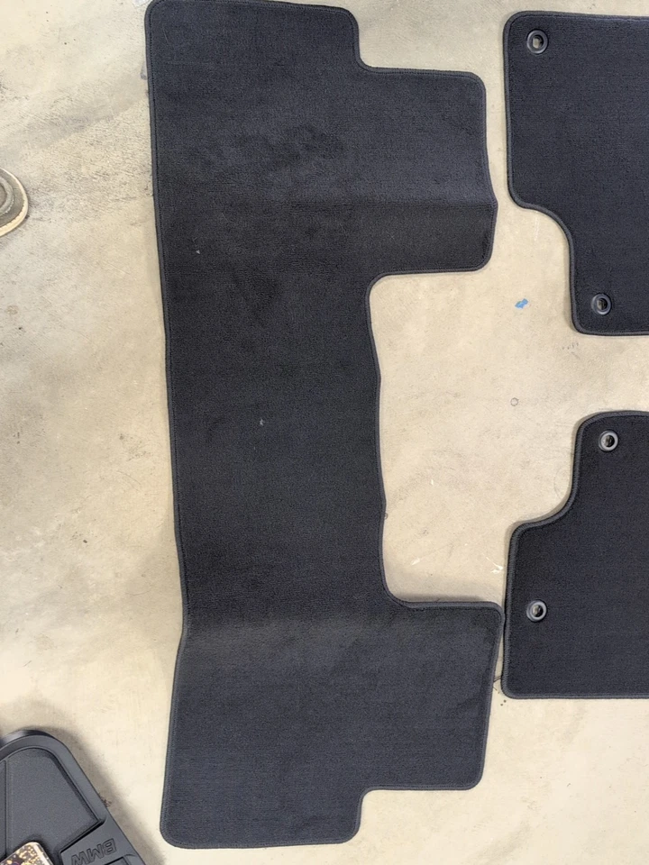19 20 21 22 23 24 OEM ACURA RDX-SET FOUR-BLACK FLOOR MATS 83600T-JB-A101-NH900L  - Image 2 of 4