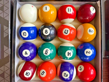 JAPER BEES POOL/BILLARD BALL SET w/BOX  Reg. size Exc. gently used condition