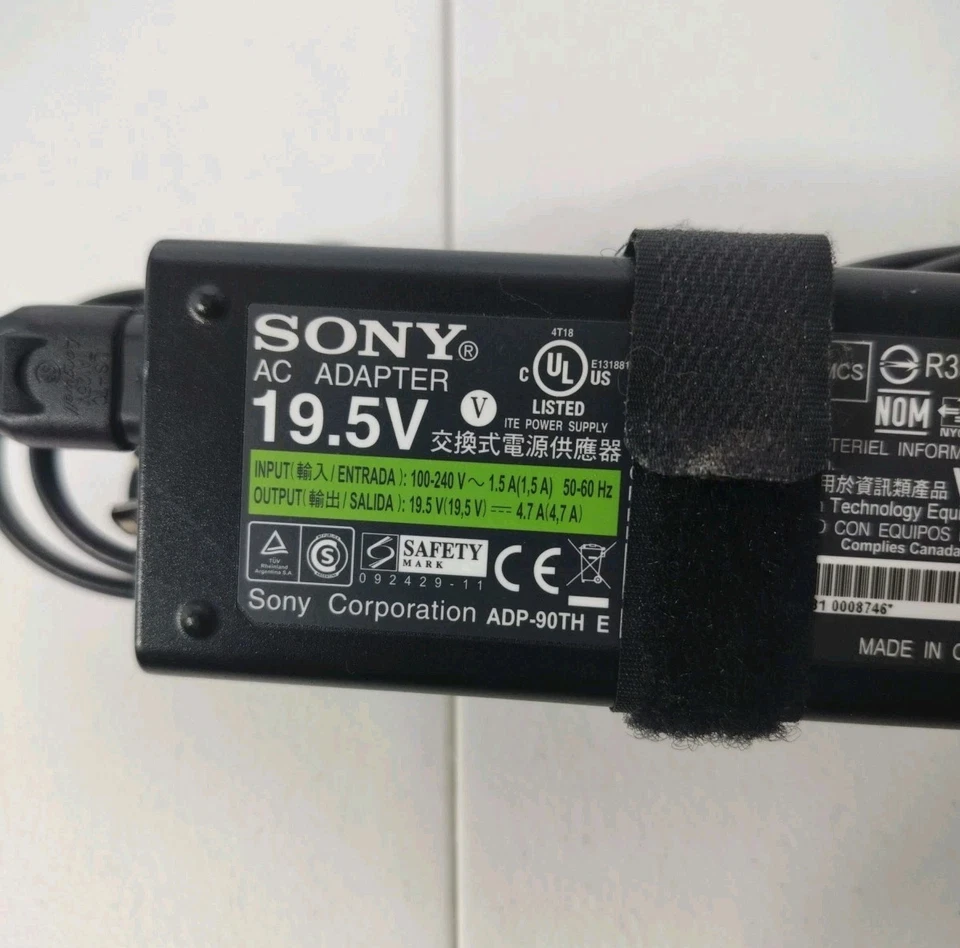 Adaptador de cargador de CA genuino para portátil Sony Vaio 19,5 V VGP-AC19V41 Foto 2 de 4