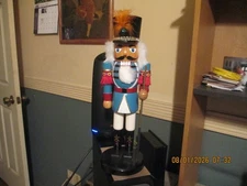 NUT CRACKER SOILDER WITH GUN 14"