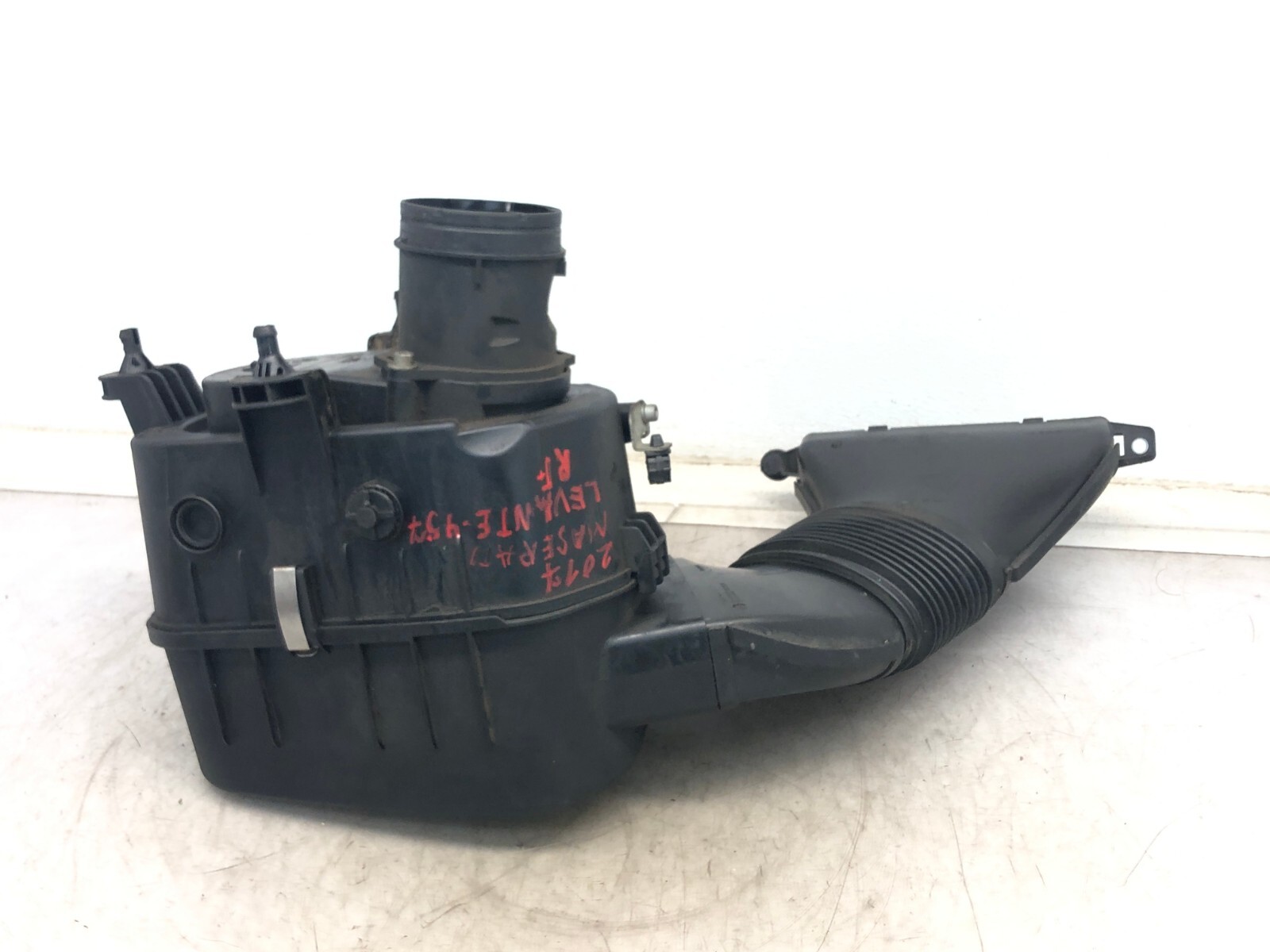 2017-2020 MASERATI LEVANTE RIGHT PASSENGER FRONT AIR CLEANER FILTER HOUSING OEM