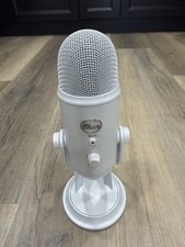 Blue Yeti USB Microphone White Freestanding with Mute Switch