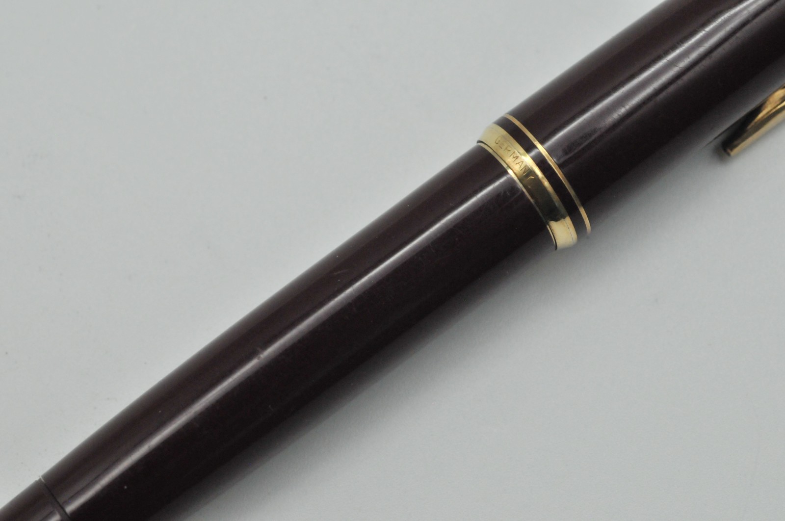 Vintage Montblanc 221 Fountain Pen 14K Fine Nib Borgundy Very Good+ W10010