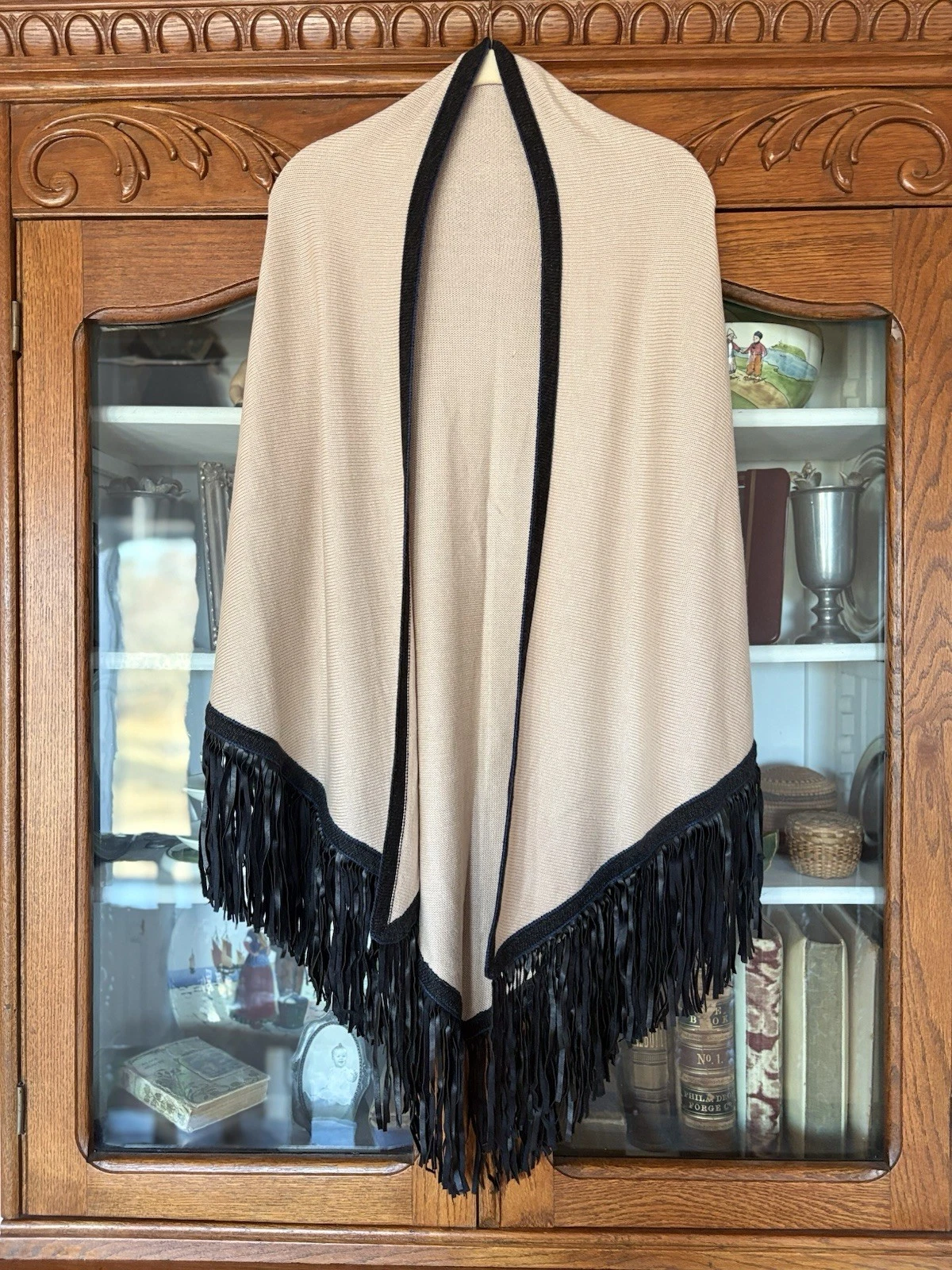 NIC + ZOE ONE SIZE WRAP PONCHO WITH FAUX LEATHER FRINGE BEIGE W BLACK TRIM EPIC!