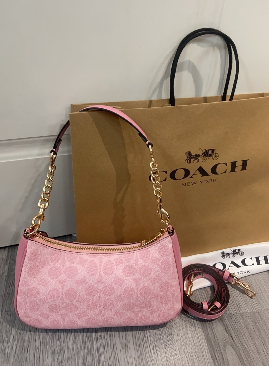 COACH CV933 Teri Shoulder Bag Signature Leather Pink - NEW