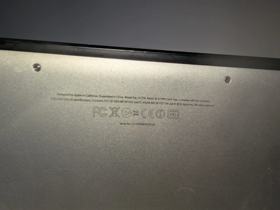 Apple MacBook Pro 2010 13" A1278 4GB RAM 320GB HDD Bundle W/ Apple Charger - Image 4 of 4