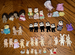 Figurine Calico Critters Vintage Abbigliamento Famiglie Riccio Panda Coniglio Canguro