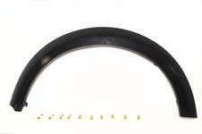 Land Rover Discovery 3 / 4 RH Front Wheel Arch Trim  EUROSPARE LR010631