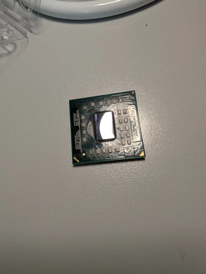 CPU AMD ATHLON II P340 AMP340SGR22GM 2.20GHZ SOCKET S1 (2204N) - Immagine 2 di 4