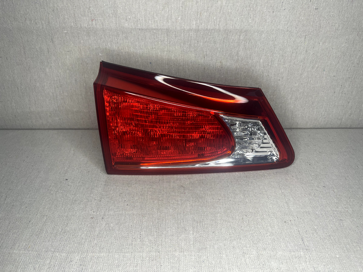 2009-2010 Lexus IS250 IS350 DRIVER INNER TAIL LIGHT OEM