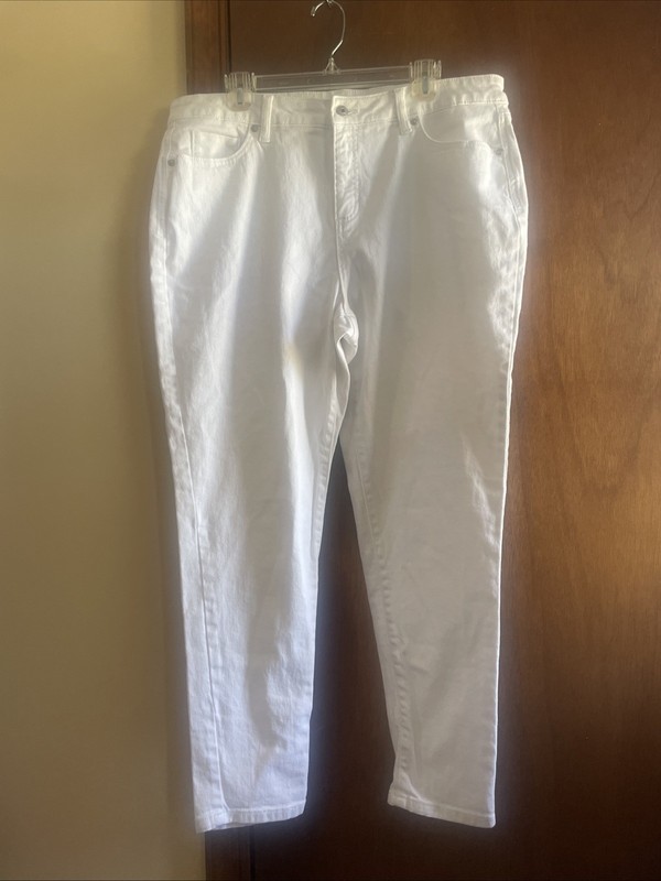 STYLE & CO. Women’s White Curvy Skinny Leg Jeans Pants - Size 18