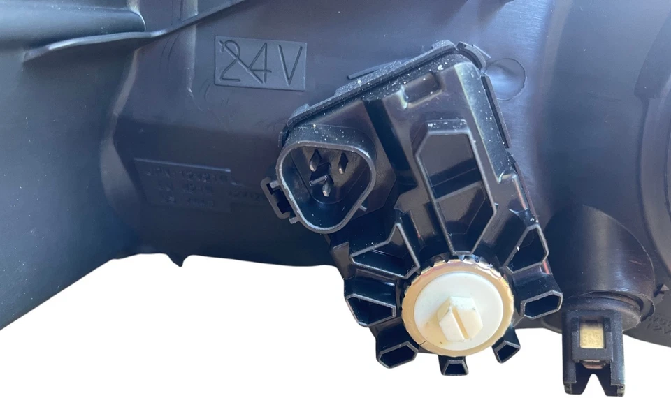 FRONT LEFT HALOGEN HEADLIGHT LAMP FOR MITSUBISHI PAJERO MONTERO SPORT 2000-2007 - Image 4 of 4