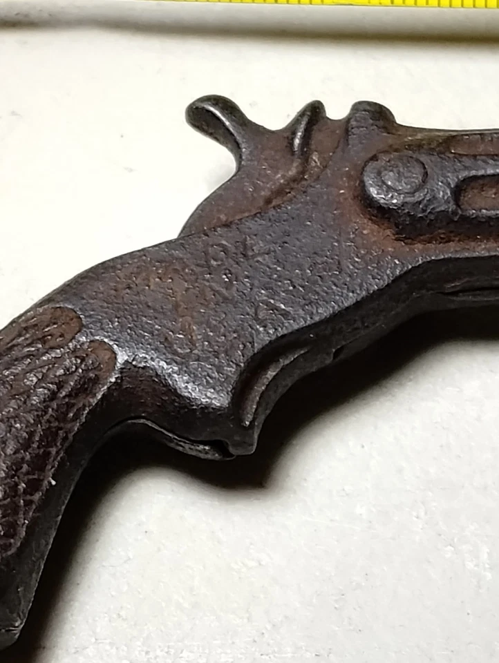 Pistola de juguete antigua de hierro fundido Pluck Foto 4 de 4