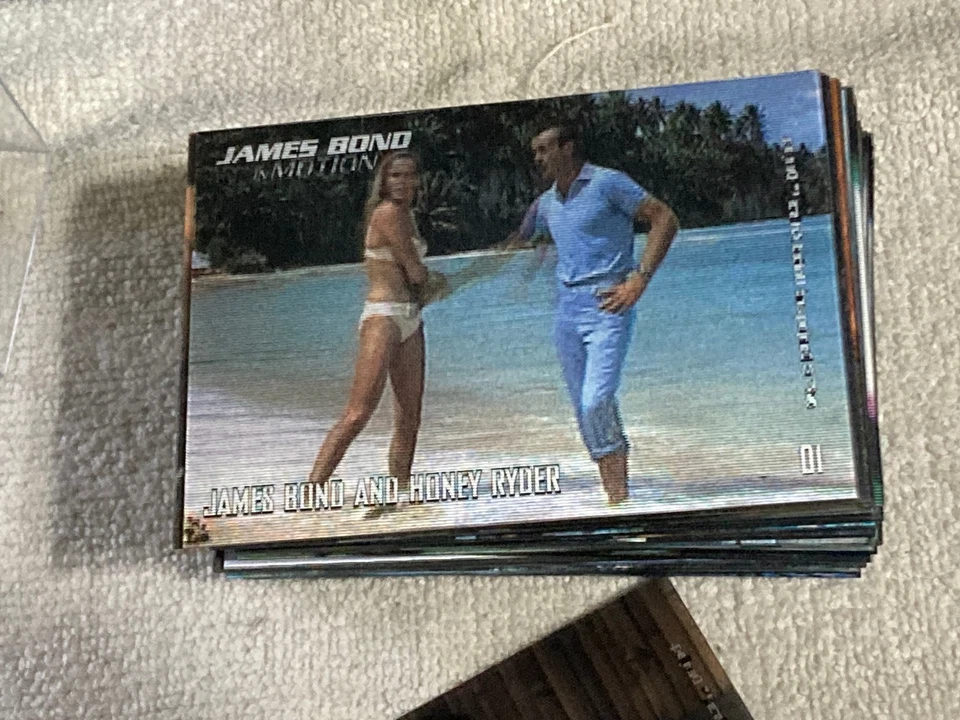 Rittenhouse James Bond 2008 base en movimiento 1-63 + Chase JB1-JB6 lenticular casi nuevo Foto 2 de 4