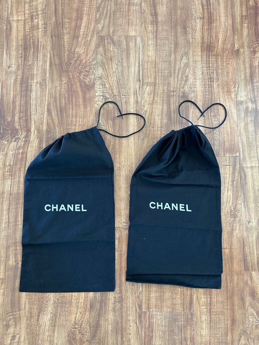 CHANEL シューズ保存袋 Authentic CHANEL Black & White Set of Two Boot Shoe Dust Bags