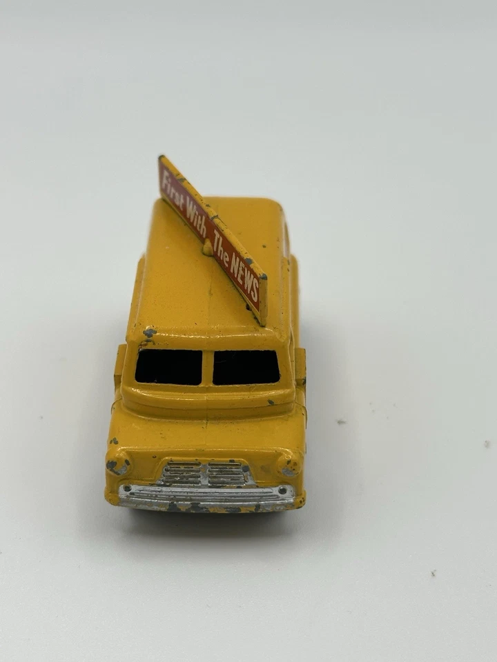 MATCHBOX MOKO LESNEY 1957 # 42 EVENING NEWS VAN - YELLOW - GREY WHEELS  - Image 3 of 4