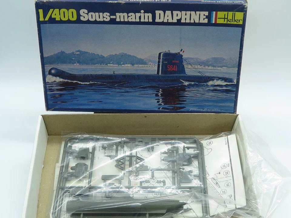 HELLER 1073 - Sous-marin Daphne - 1:400 - Immagine 3 di 4