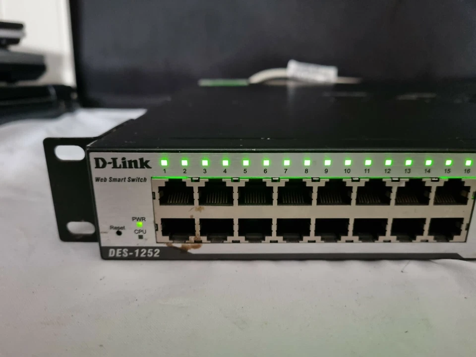 D-Link DES-1252-24 52 Port Gigabit Web Smart Switch + 2 GBIC Ports with Ears S&R - Image 3 of 4