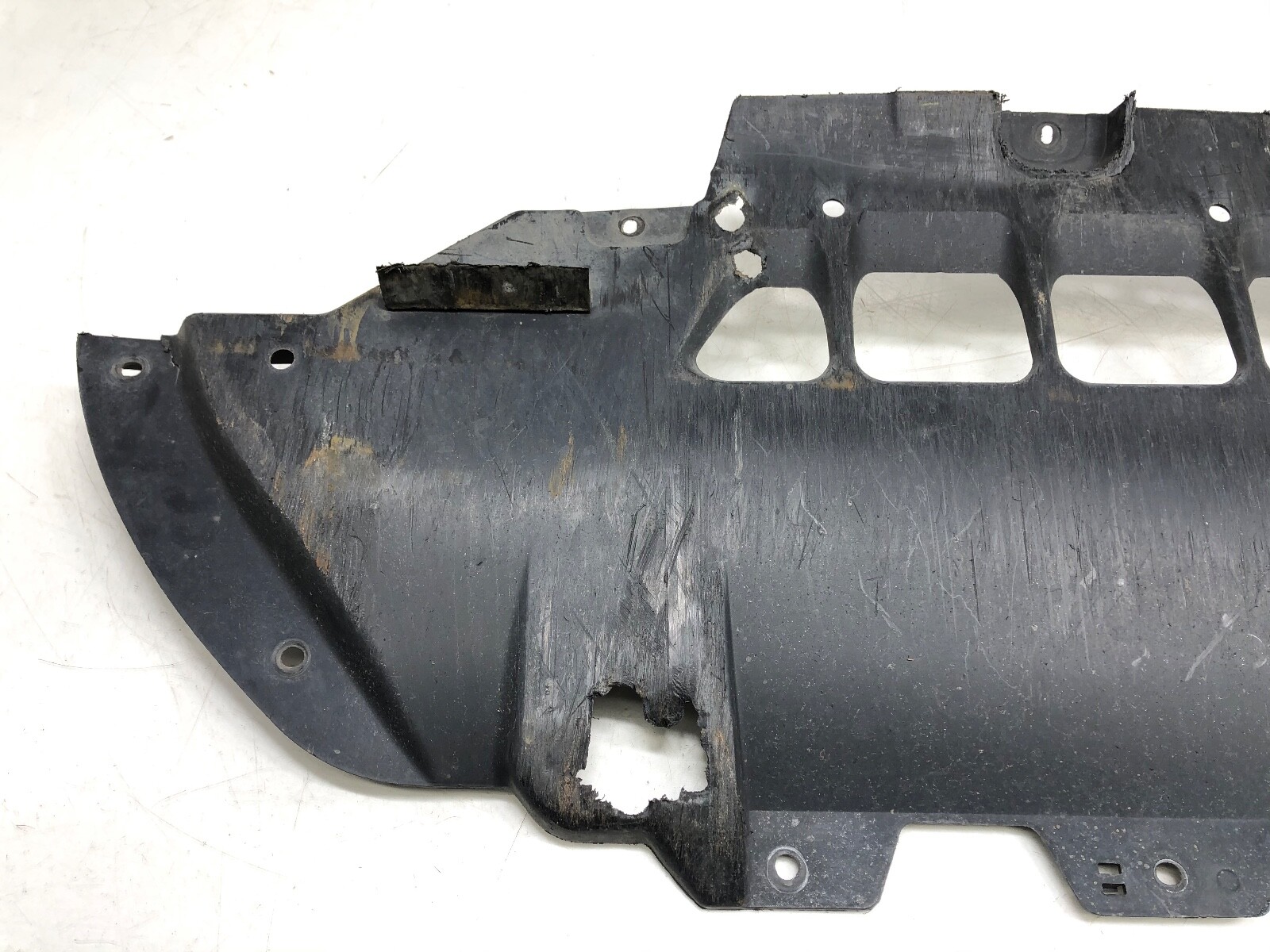 2014-2017 MASERATI GHIBLI ENGINE FORWARD SPLASH SHIELD OEM.
