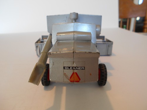 Vintage 1982 Ertl 1:32nd Scale Allis Chalmers Gleaner L3 Combine, #1207, Used - Picture 10 of 19
