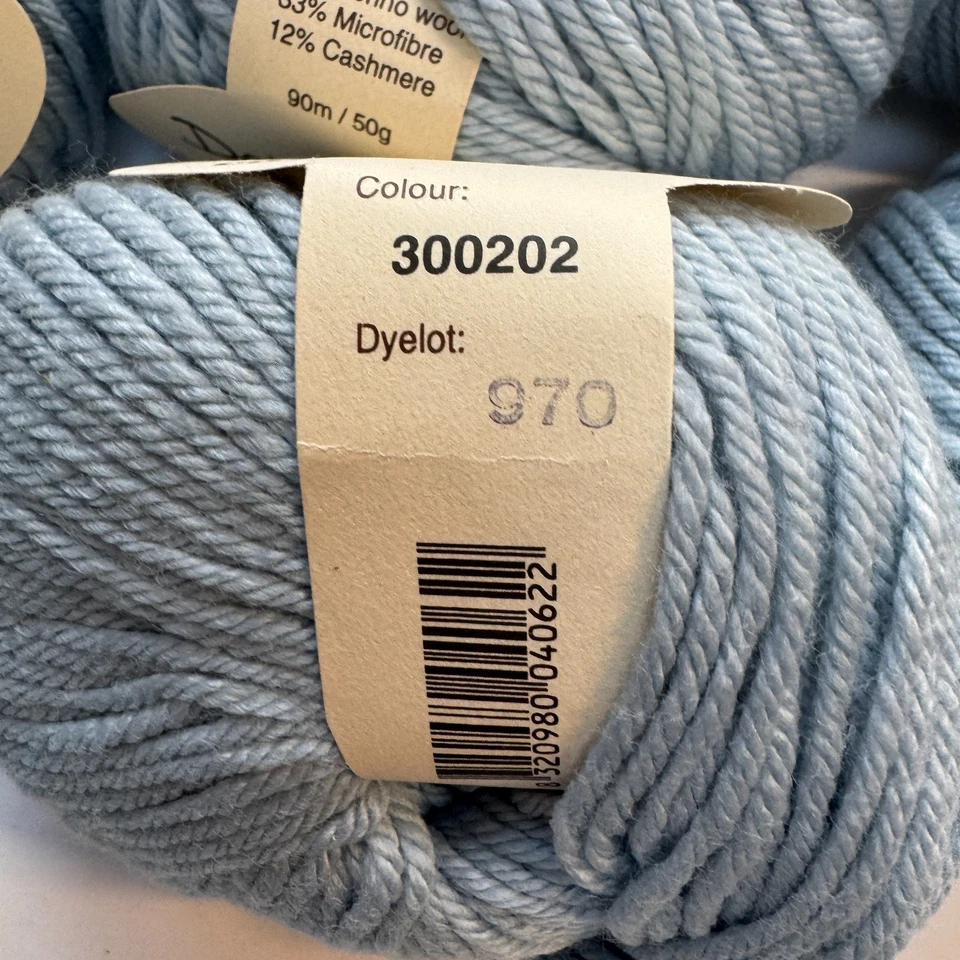 HILO DEBBIE BLISS CASHMERINO ARAN - 6 bolas - azul claro - 98 yardas ea - Nuevo de Lote Antiguo Foto 3 de 3