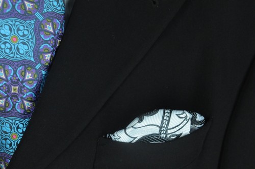 Lord R Colton Masterworks Pocket Square - Dubai Silver Woven Silk - $75 New - Picture 3 of 3