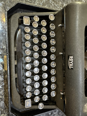 Vintage Arrow Manual Typewriter With Locking Case Good Working Condition