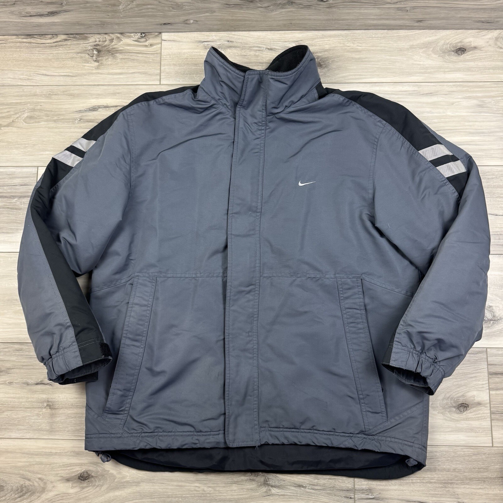 SACAI X NIKE Y2K Nike Silver Tag Giacca Foderata in Pile Uomo Cappotto Grande Grigio Riga Riflettente