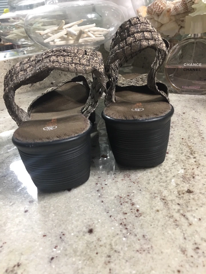 Zapato de cuña Bernie Mev dorado para mujer talla 41/10 metálico con tiras bronce Foto 4 de 4