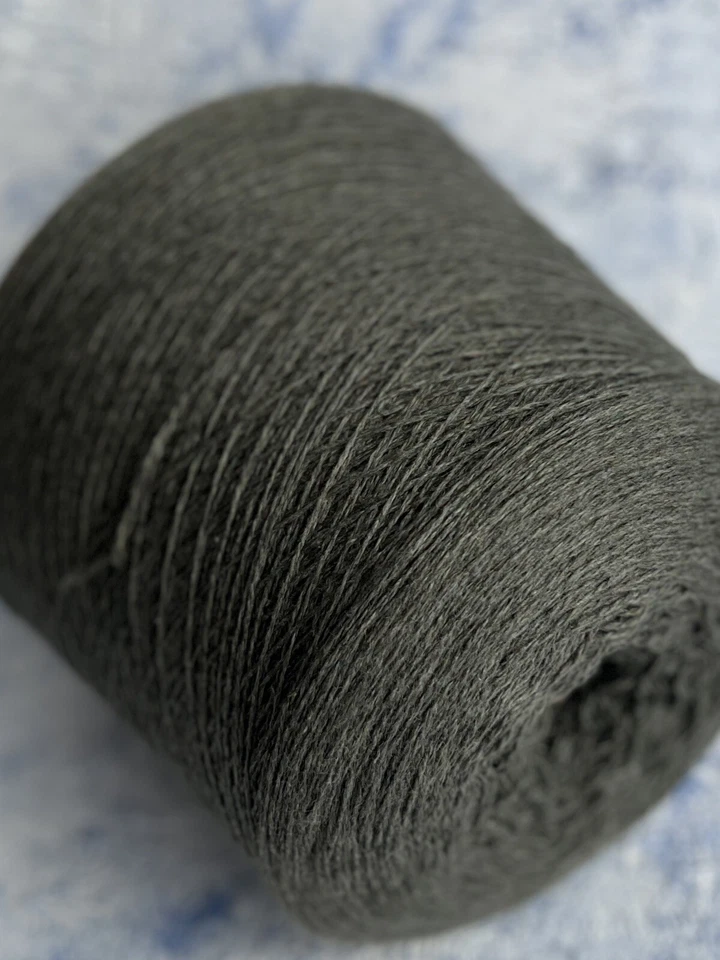 Hilo de digitación 100 % cachemir Lopo Piana pelo grueso 100 g/550 m, por 100 g (3,52 oz) Foto 2 de 4