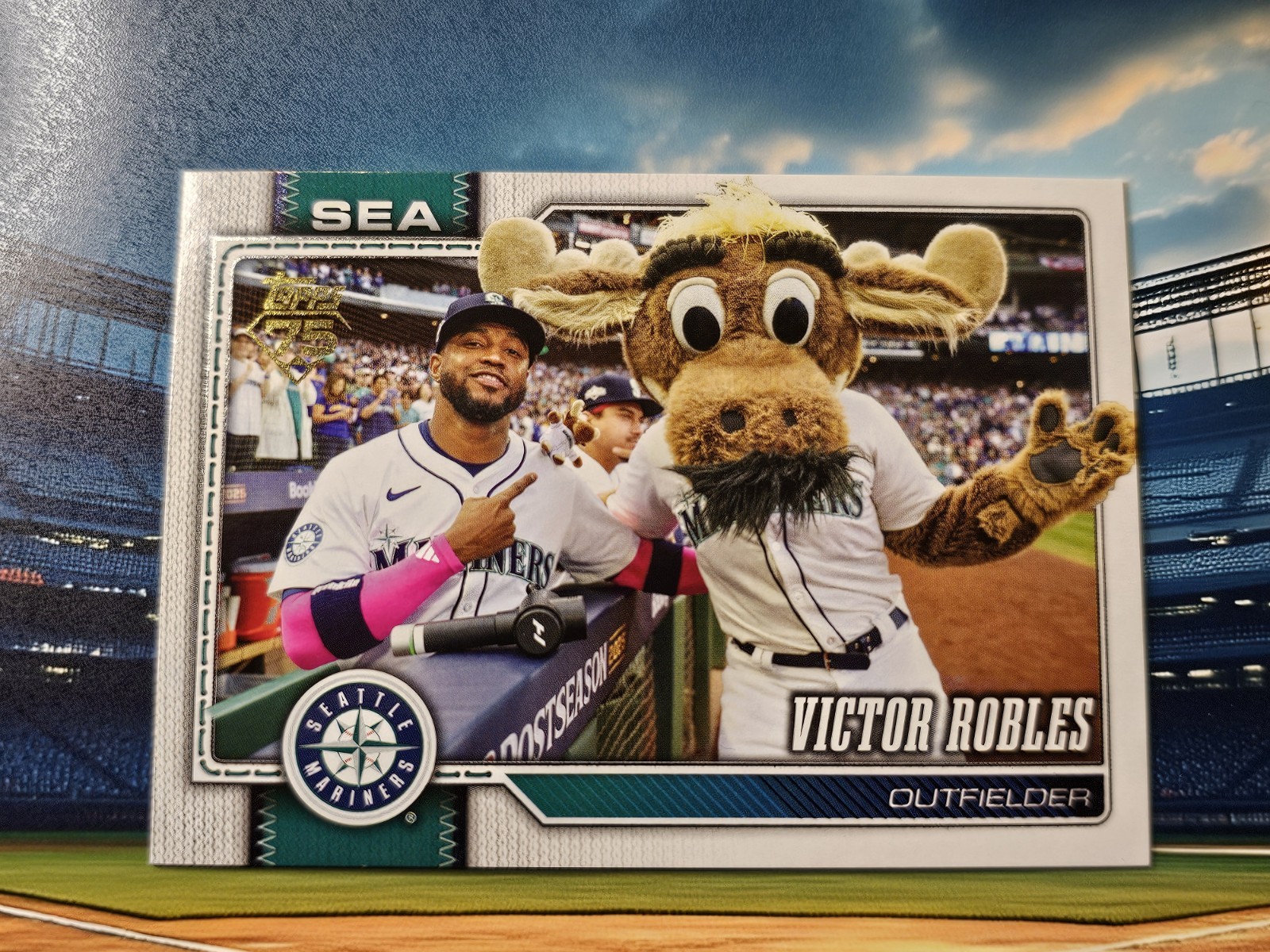 2026 Topps Series 1 Victor Robles Golden Mirror Variation Mariner Moose #160