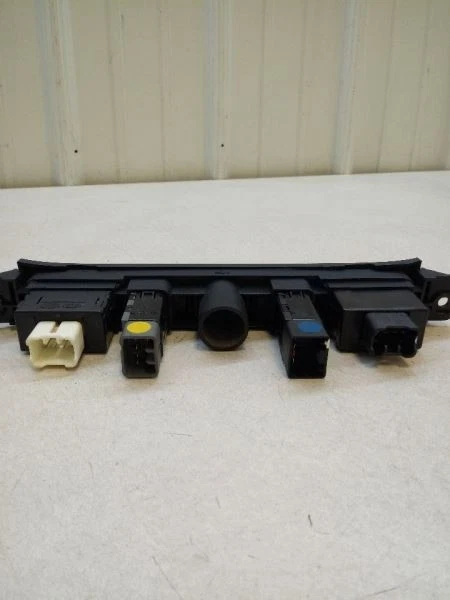 06 07 08 09 10 11 12 Interruptor de asiento delantero térmico Hyundai Entourage ESC APAGADO OEM 9370 Foto 3 de 4