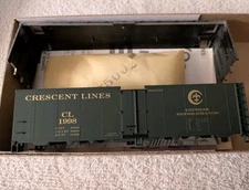 ATHEARN HO 'CRESENT LINES"  NEW BOX CAR KIT