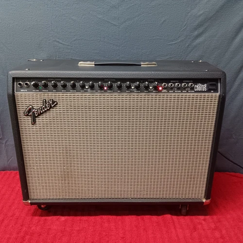 Fender Ultimate Chorus 2x12  * * USA / 1990's * *