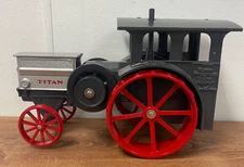 1/16 International Harvester Titan Gas Prairie Metal Toy Tractor