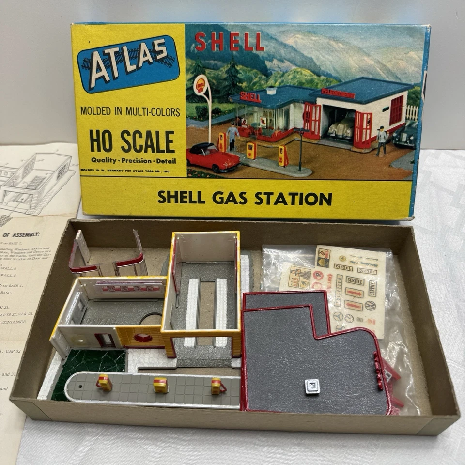 Vintage ATLAS HO Scale Shell Gas Station Train Railroad Model Kit 740-149 German - Image 2 of 4