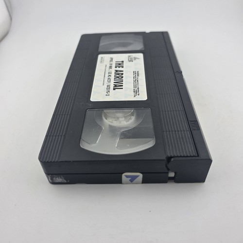 The Arrival - VHS - Charlie Sheen - Box In Shrink - Thriller *Buy 2 Get 1 Free* - Picture 9 of 12