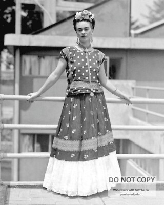 FRIDA KAHLO MEXICAN PAINTER - 8X10 PUBLICITY PHOTO (EE-184)