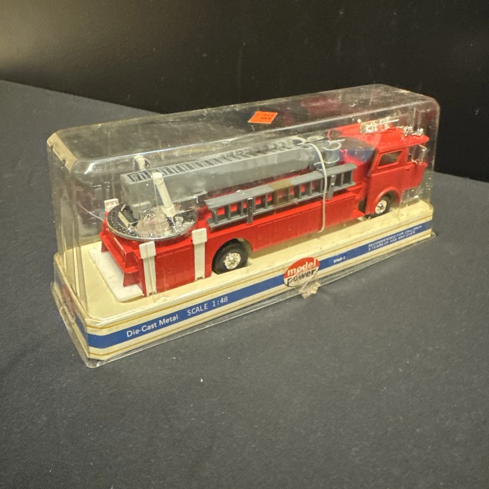 Model Power - Pumper Fire Truck - #8968-1 1/48 Scale Red American La France - Image 4 of 4